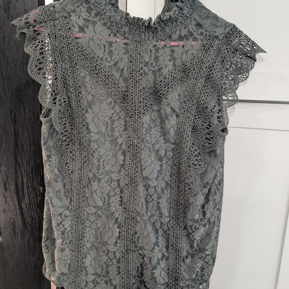Chic Lace Ruffle Top - Deep Green